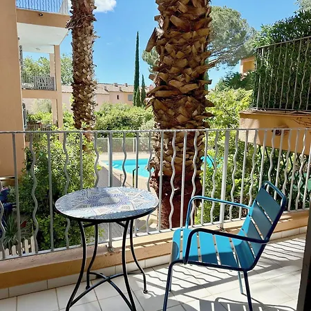 208 - Piscine Et Soleil A *